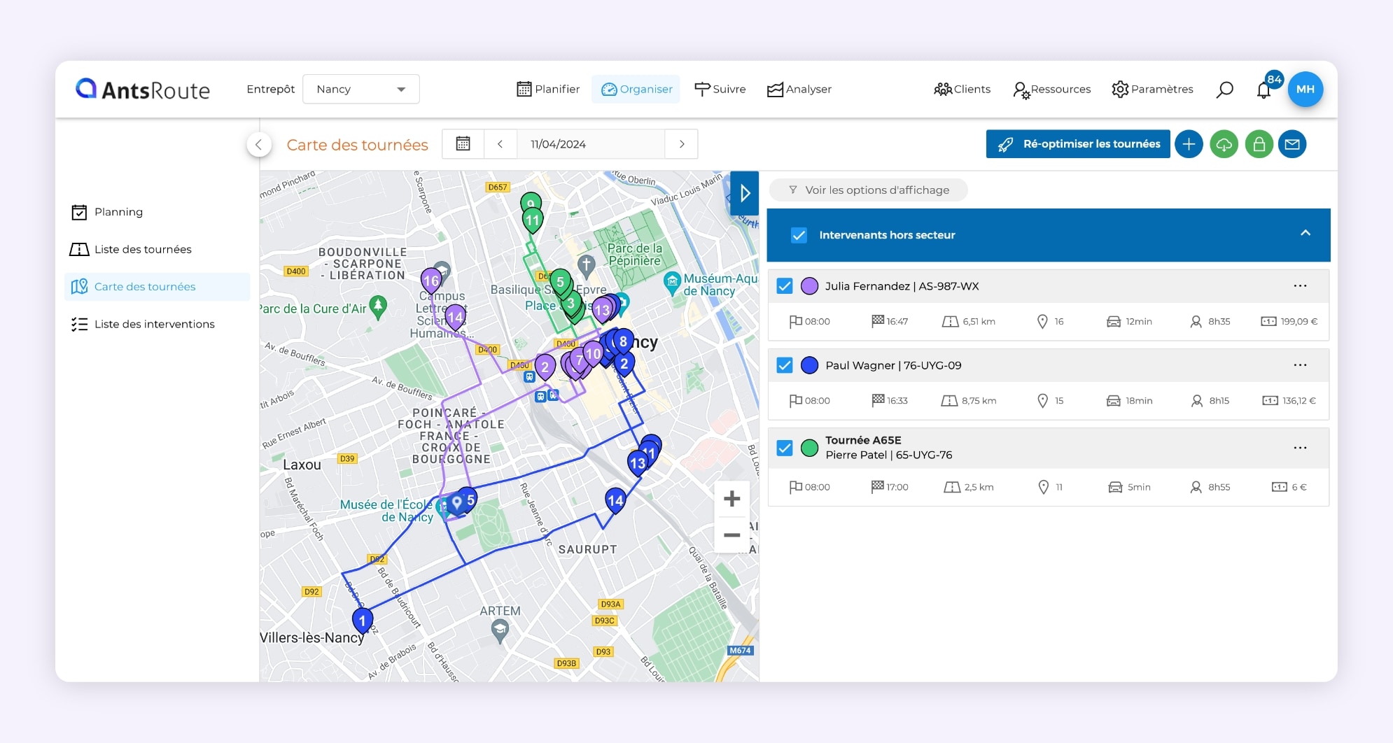 L'interface de la plateforme AntsRoute montrant trois tournées de livraisons optimisées.