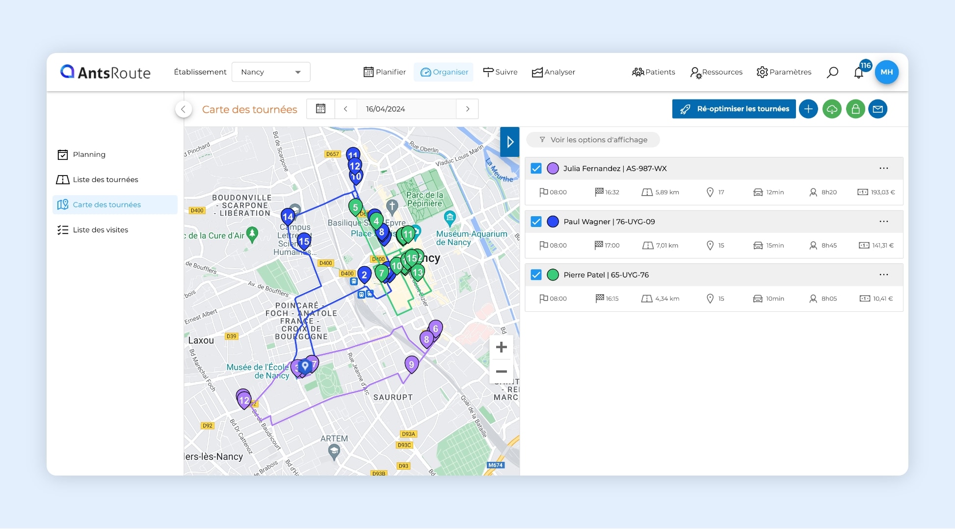L’interface AntsRoute montrant trois tournées de soins à domicile optimisées.