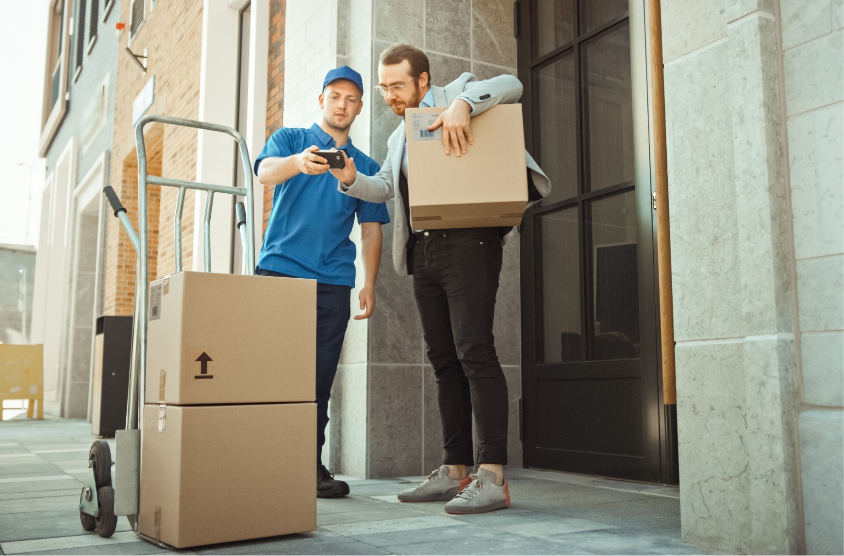 A customer validates the delivery of a large parcel on a mobile application.