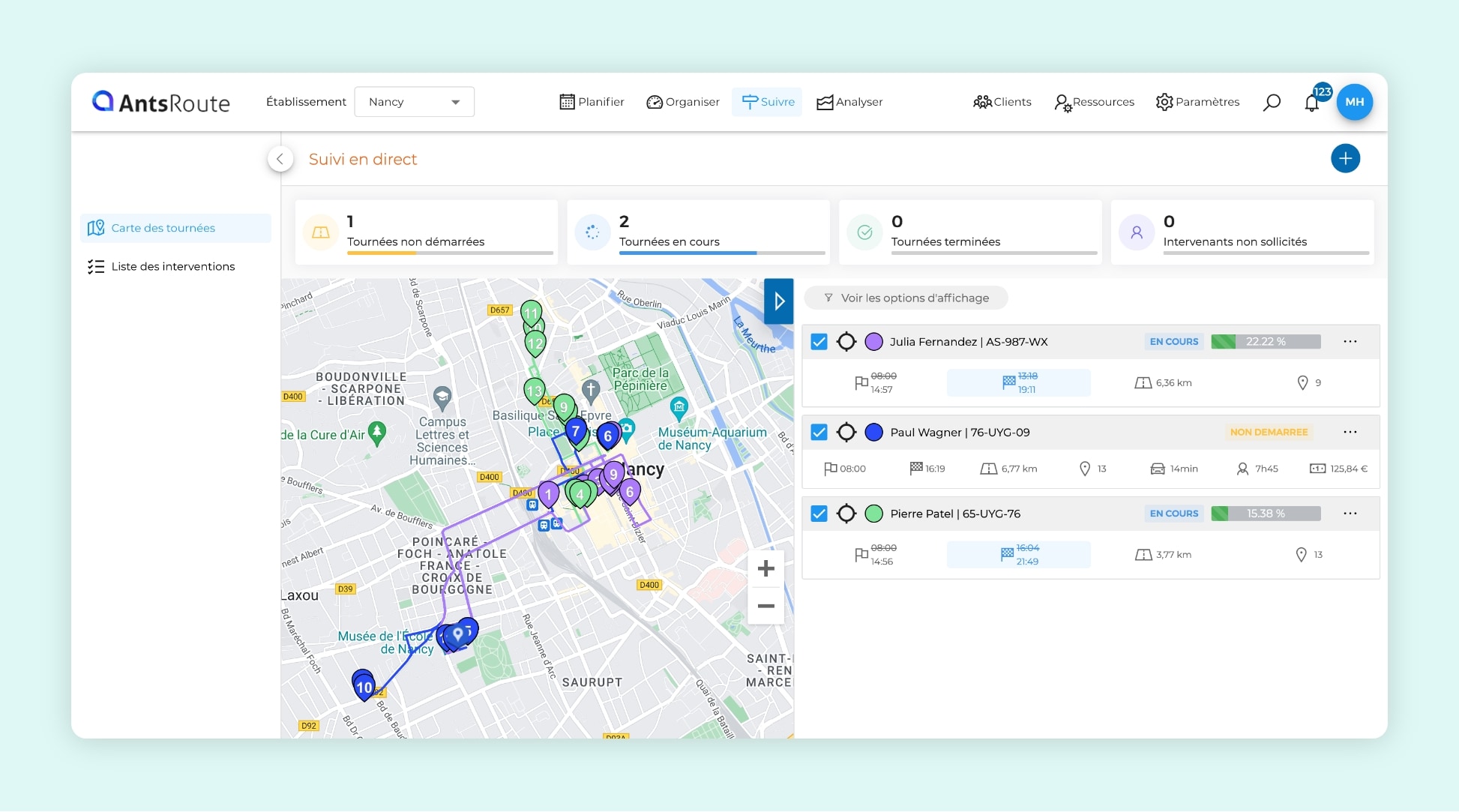 L'interface AntsRoute montrant trois tournées d'interventions optimisées.