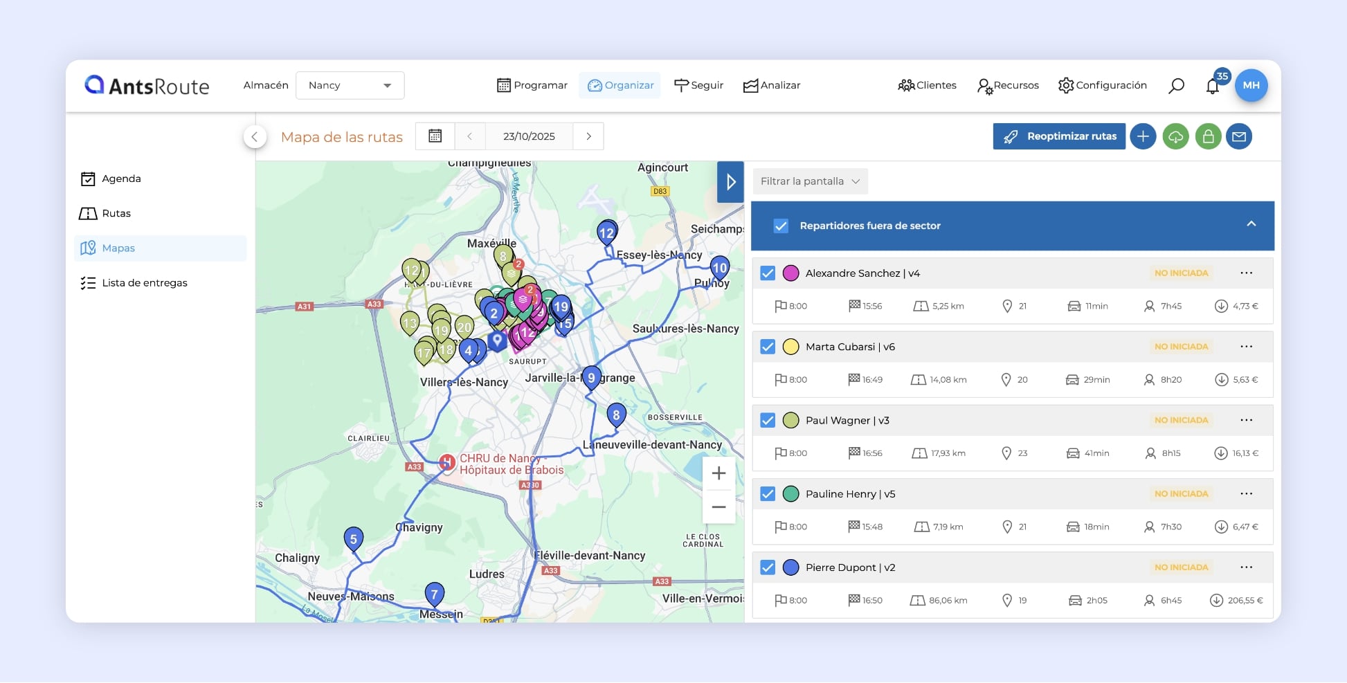 Pantalla de interfaz de planificación de rutas: mapa que muestra 5 itinerarios en colores distintos, cada parada señalada por un punto en el trazado.