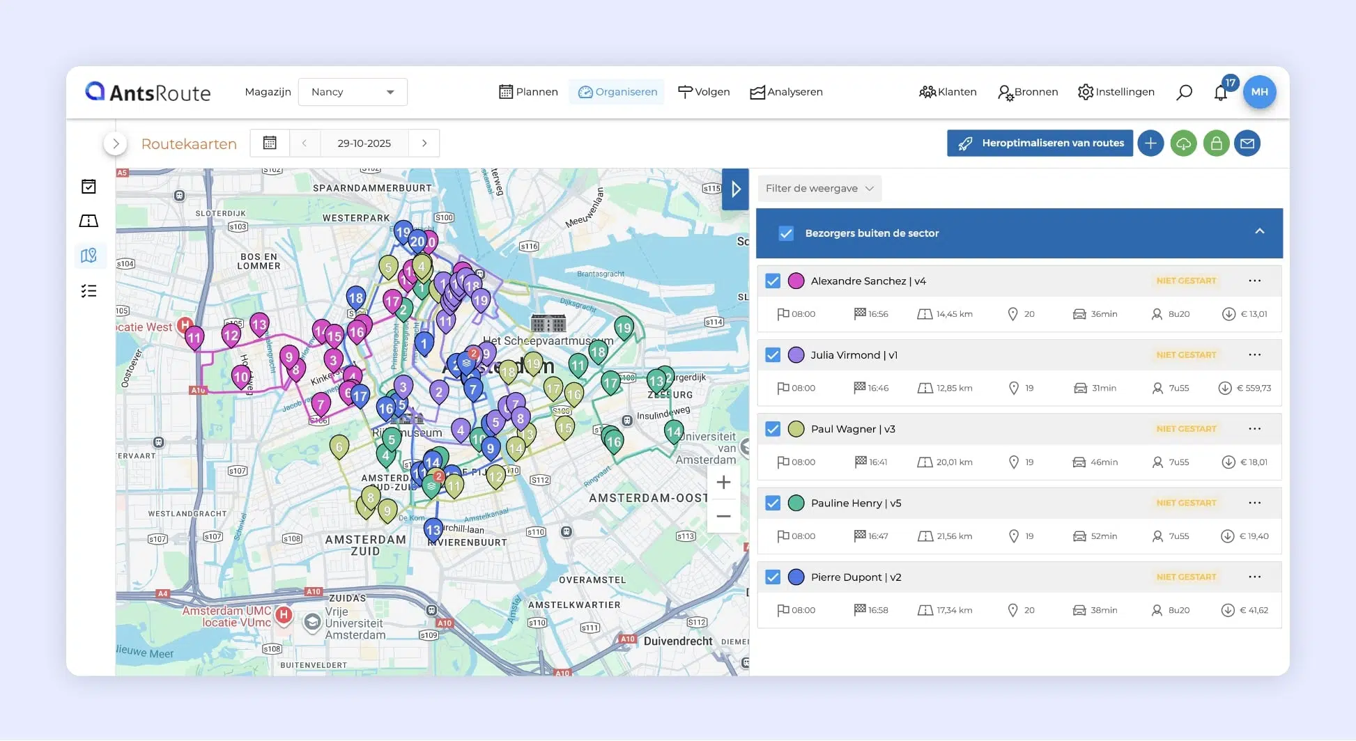 Planningsinterface: kaart met 5 routes in verschillende kleuren, waarbij elke stop wordt aangeduid met een punt op het traject.